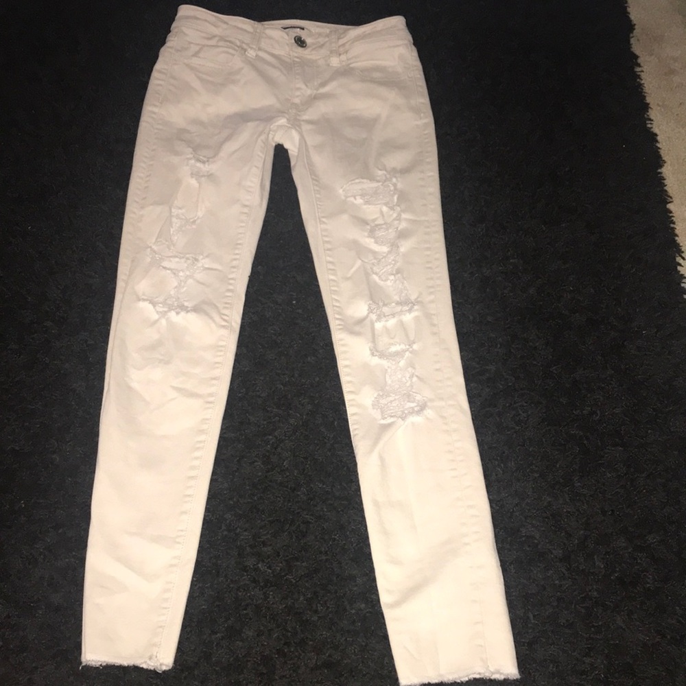 American Eagle distressed begging